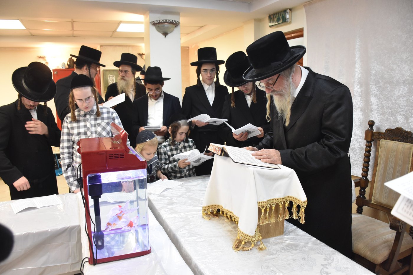 ערב ומוצאי יום כיפור בחצה"ק אשלג 