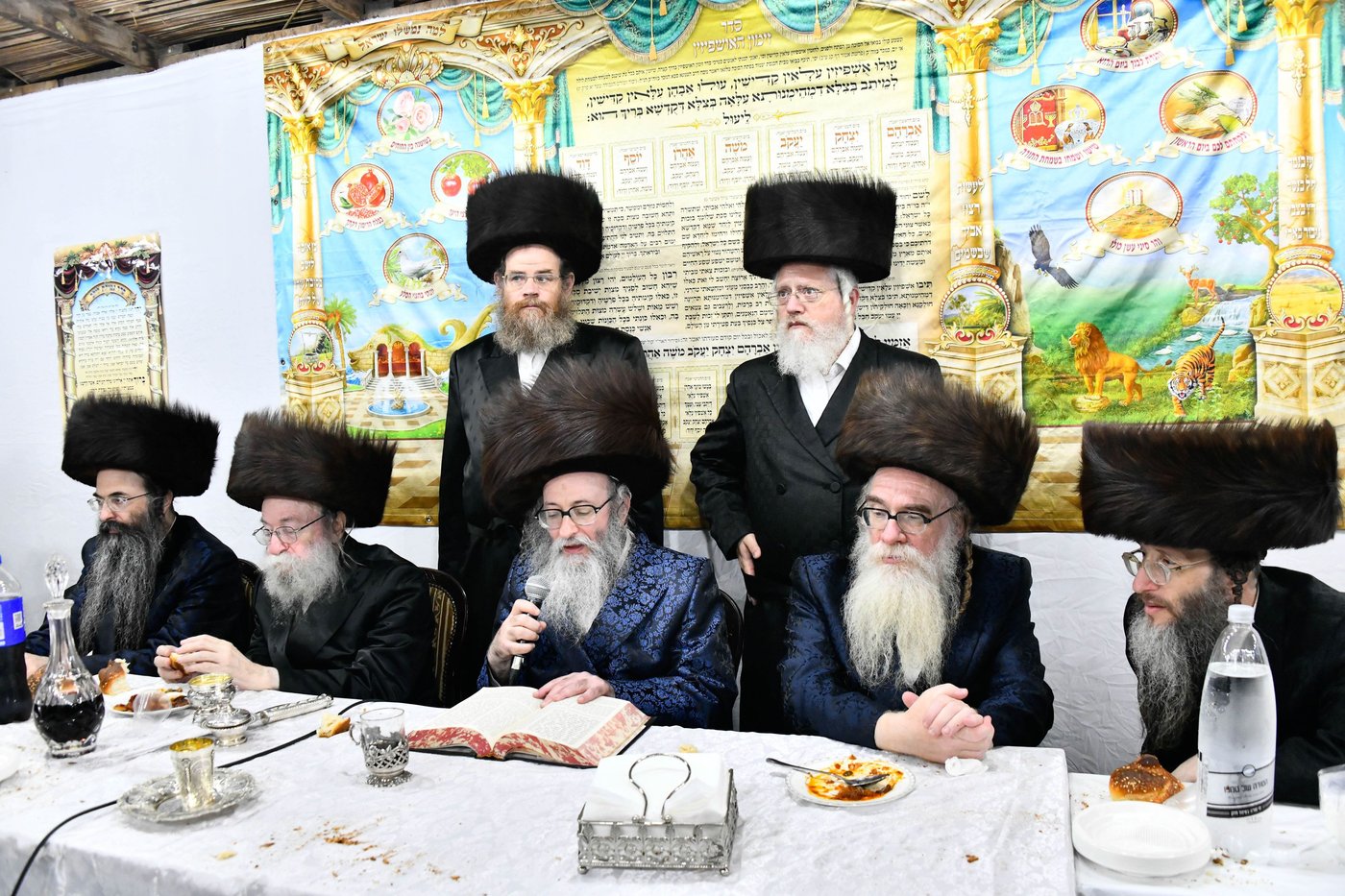 האדמו"ר מספינקא ב"ב בטיש חוה"מ סוכות 