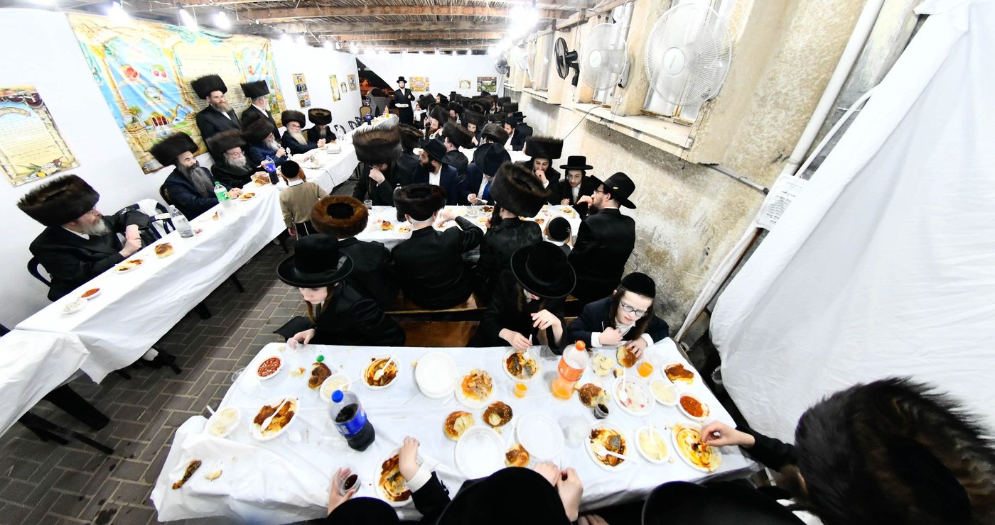האדמו"ר מספינקא ב"ב בטיש חוה"מ סוכות 