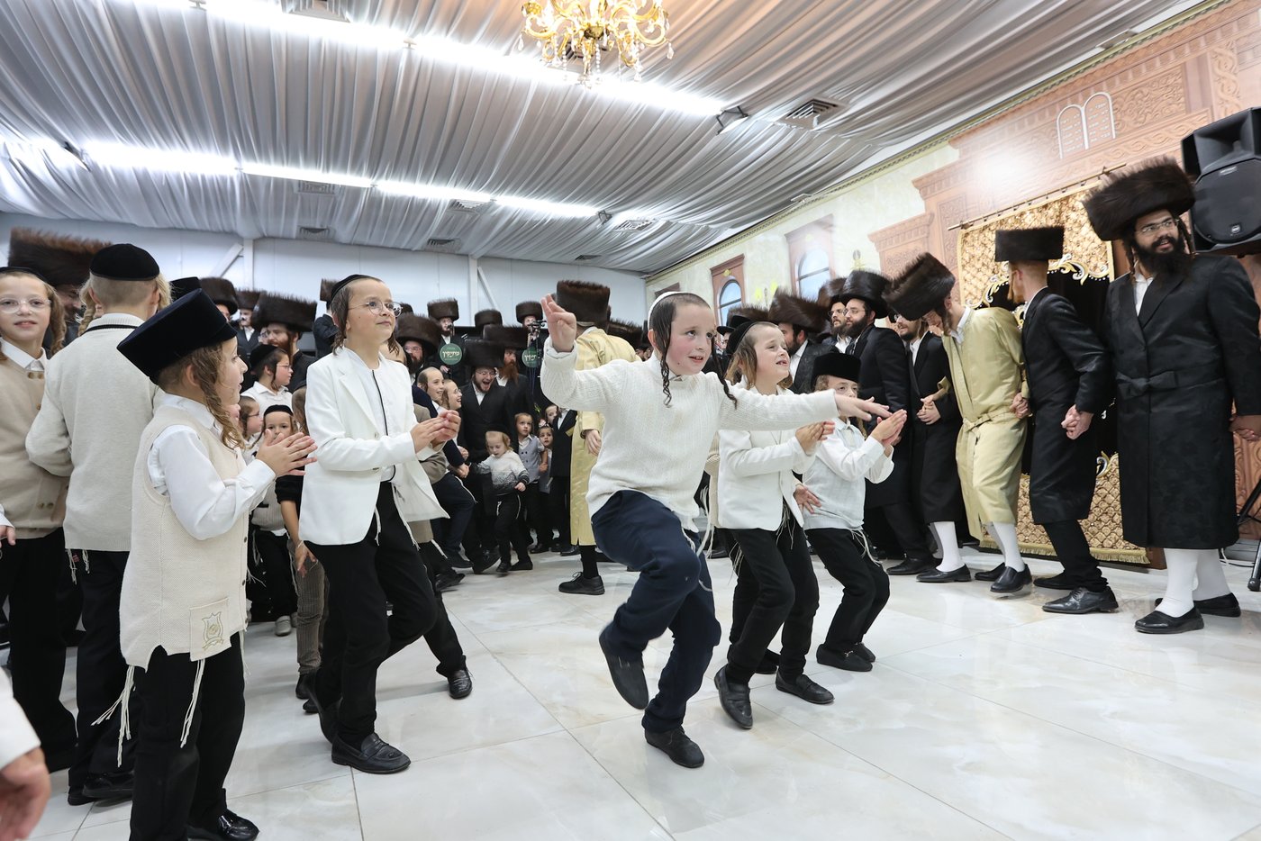 שמחת בית השואבה עם האדמו"ר מספינקא בית שמש ברמת בית שמש ד' 3