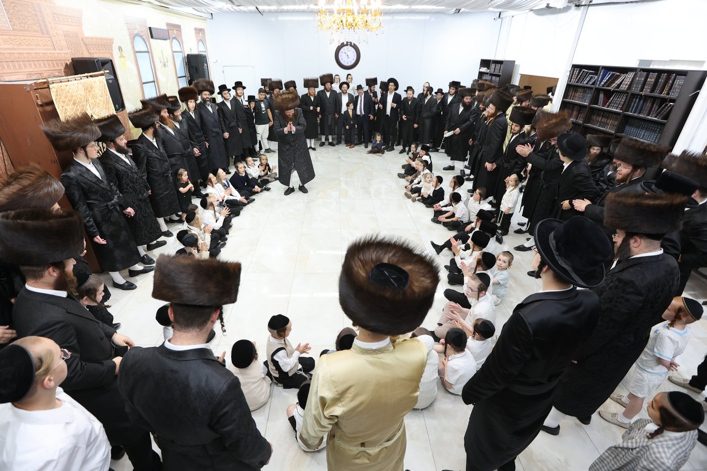שמחת בית השואבה עם האדמו"ר מספינקא בית שמש ברמת בית שמש ד' 3