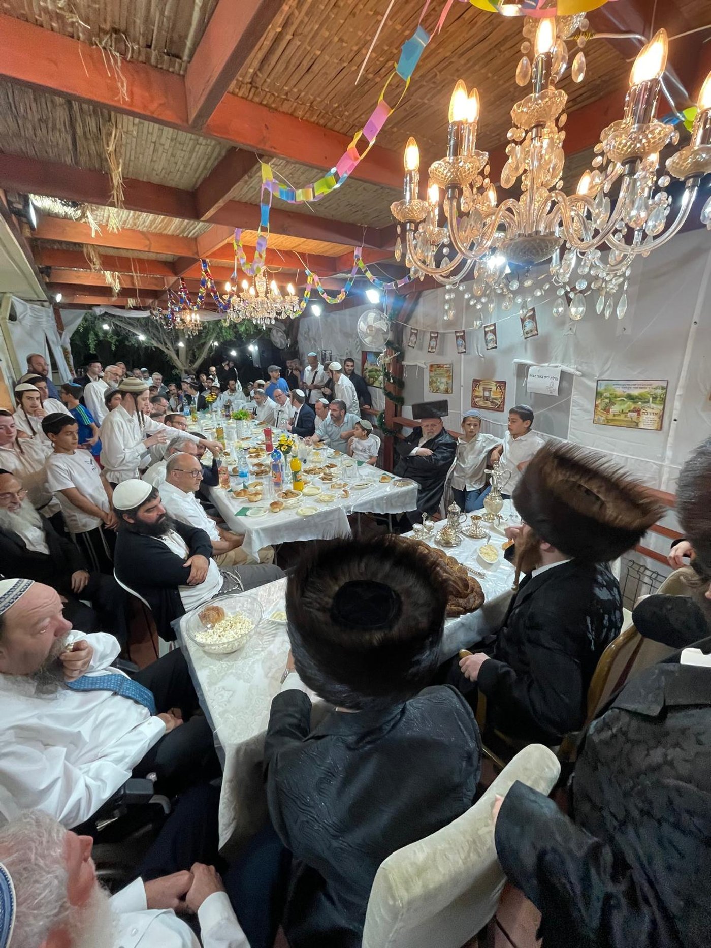 חג הסוכות בחצה"ק קאליב 