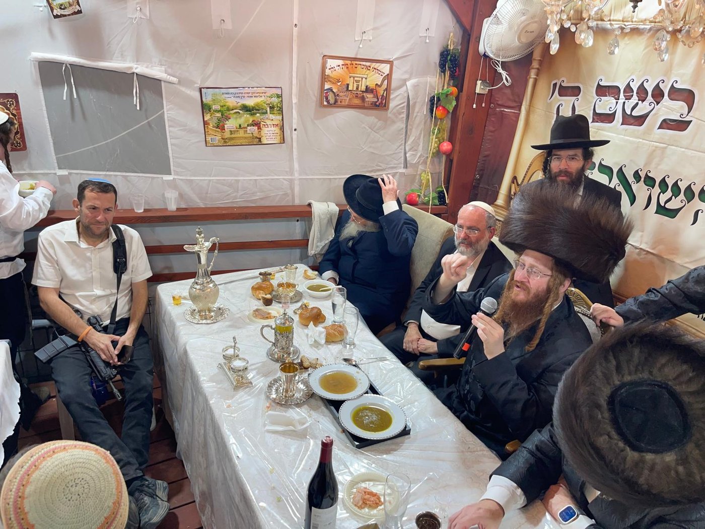 חג הסוכות בחצה"ק קאליב 