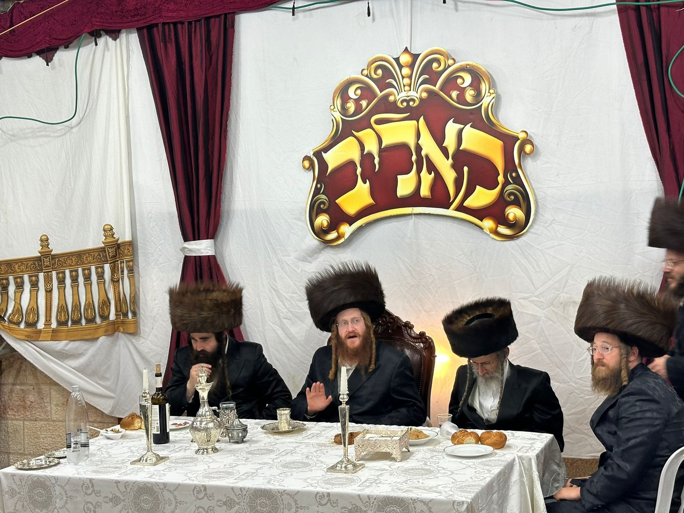 חג הסוכות בחצה"ק קאליב 
