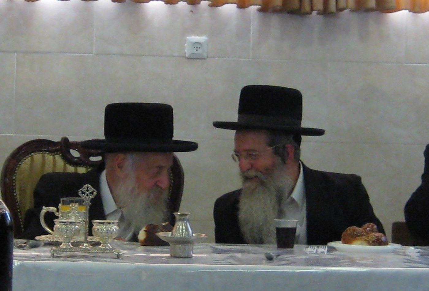 בשיחה עם אביו בעל 'שבט הלוי'