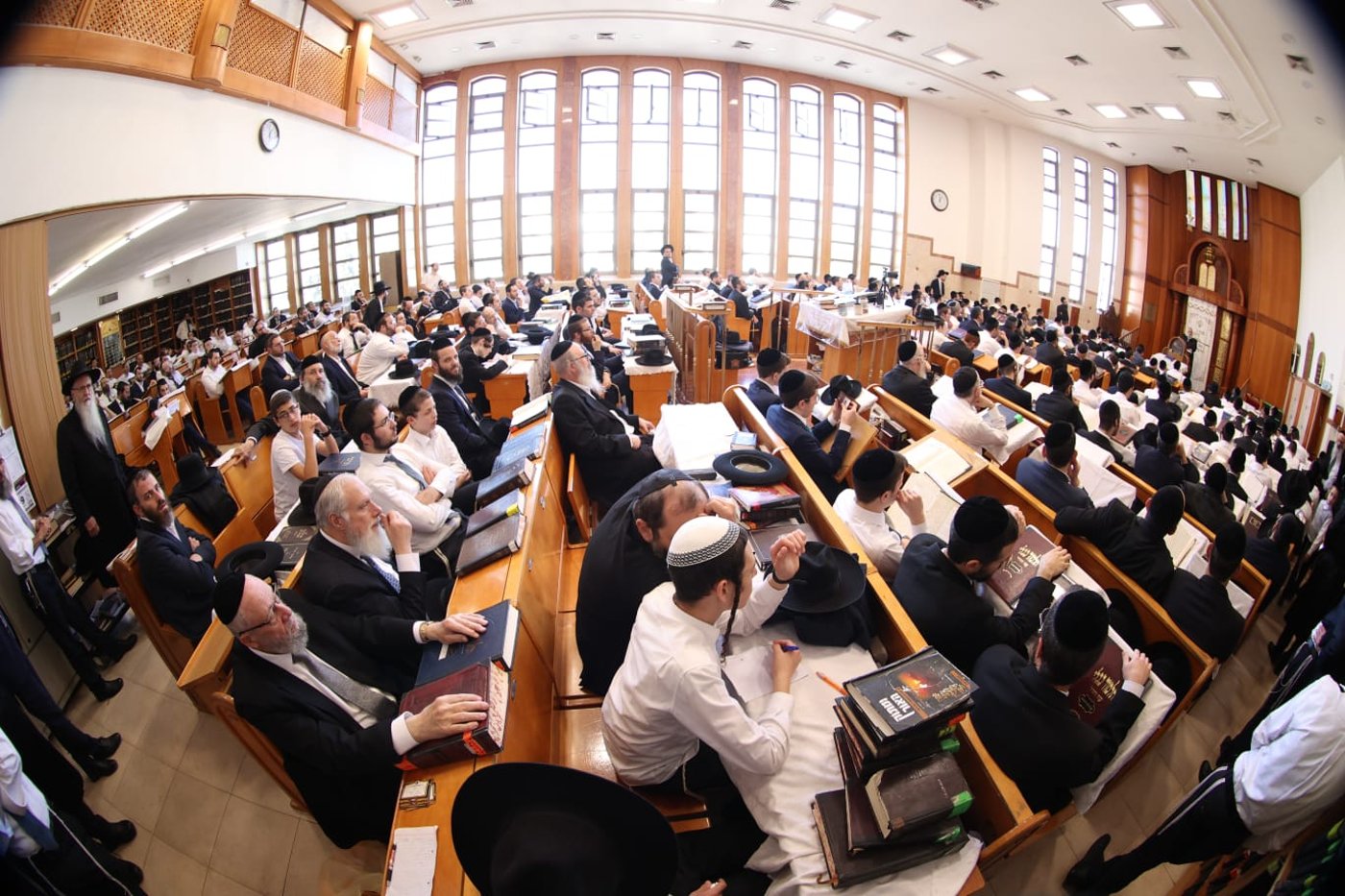 חג הסוכות אצל הגאון רבי אשר וייס גאב"ד דרכי הוראה 
