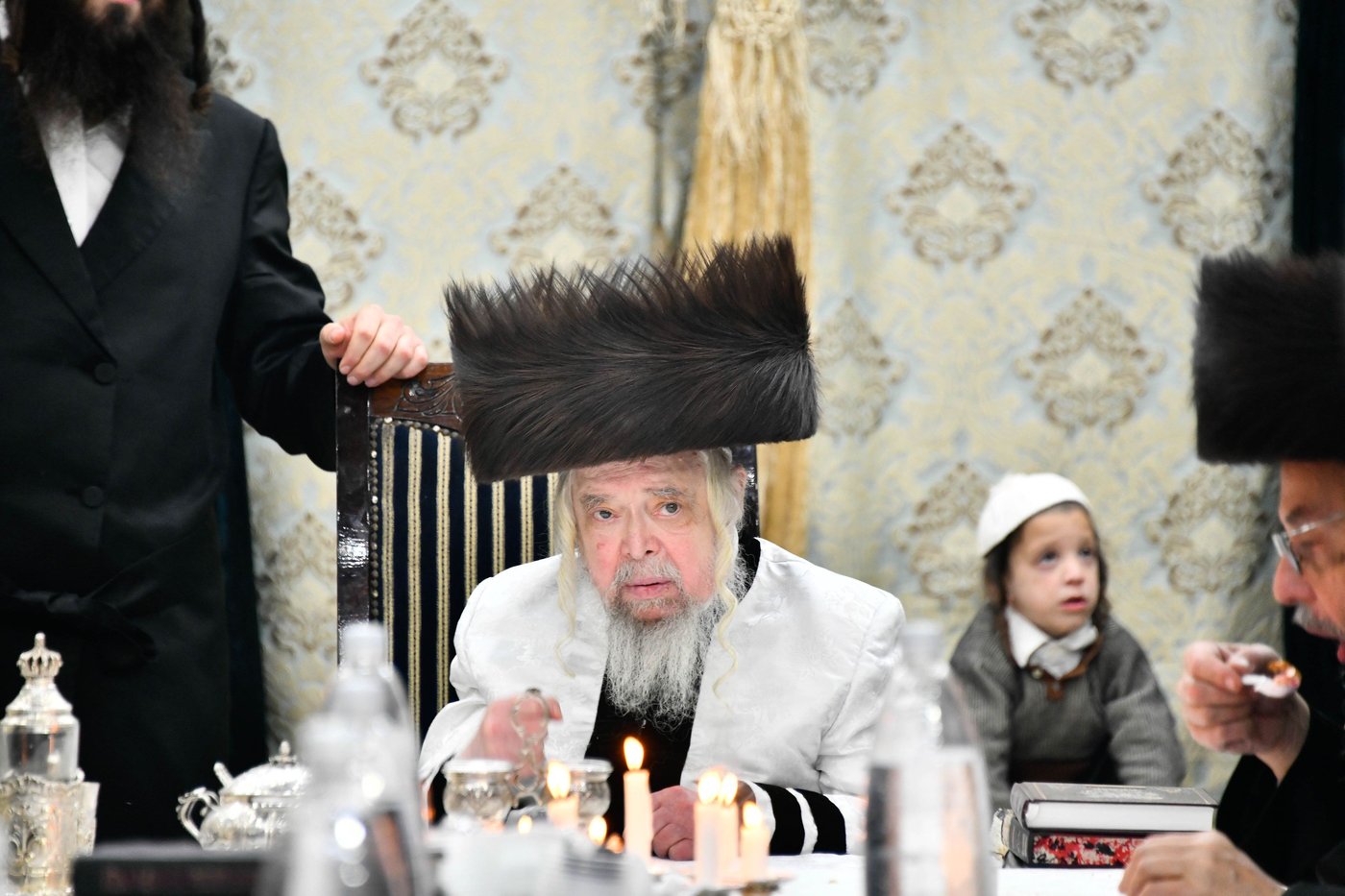 סוכות אצל האדמו"ר קרעטשניף סיגעט 