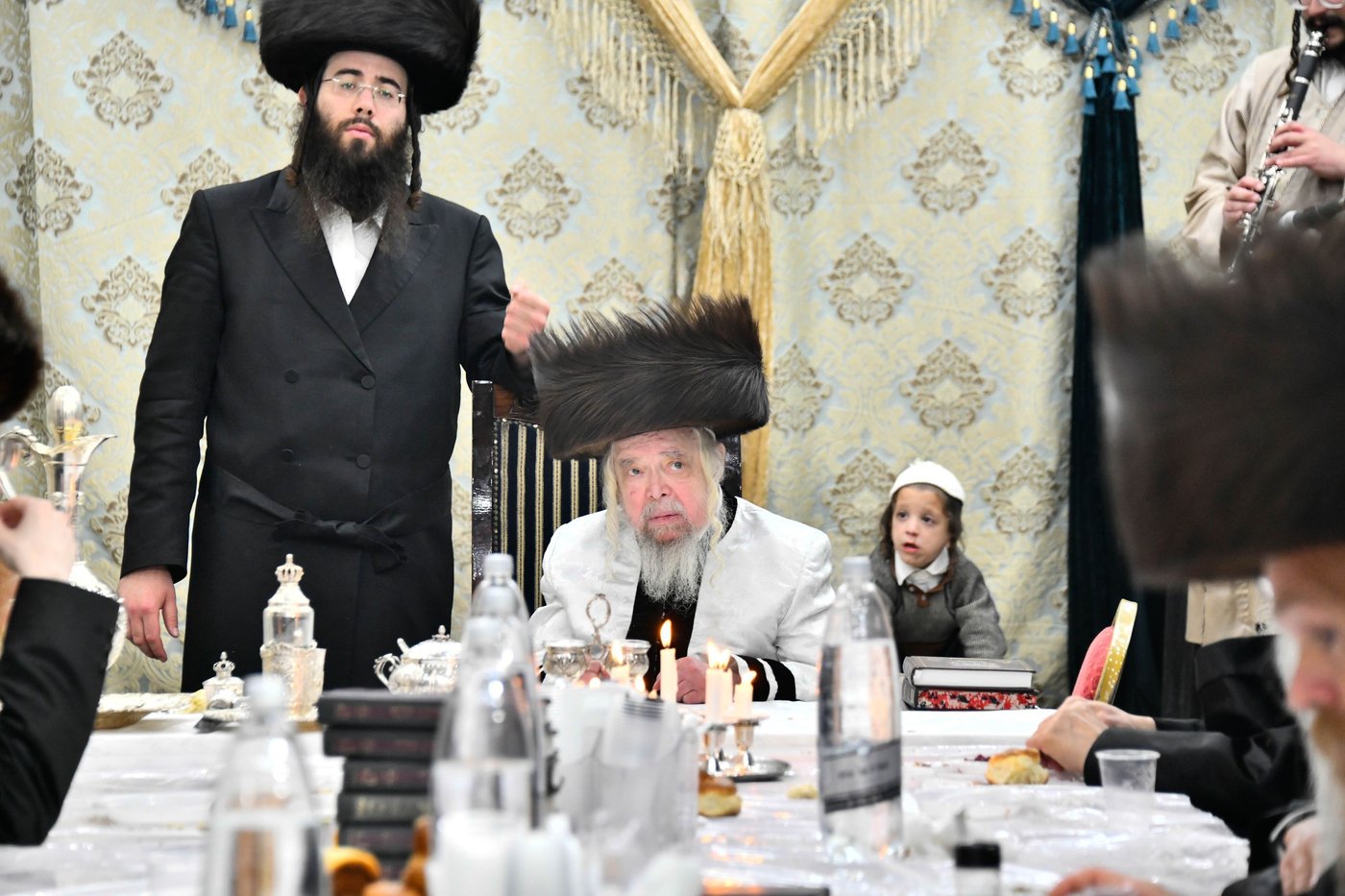 סוכות אצל האדמו"ר קרעטשניף סיגעט 