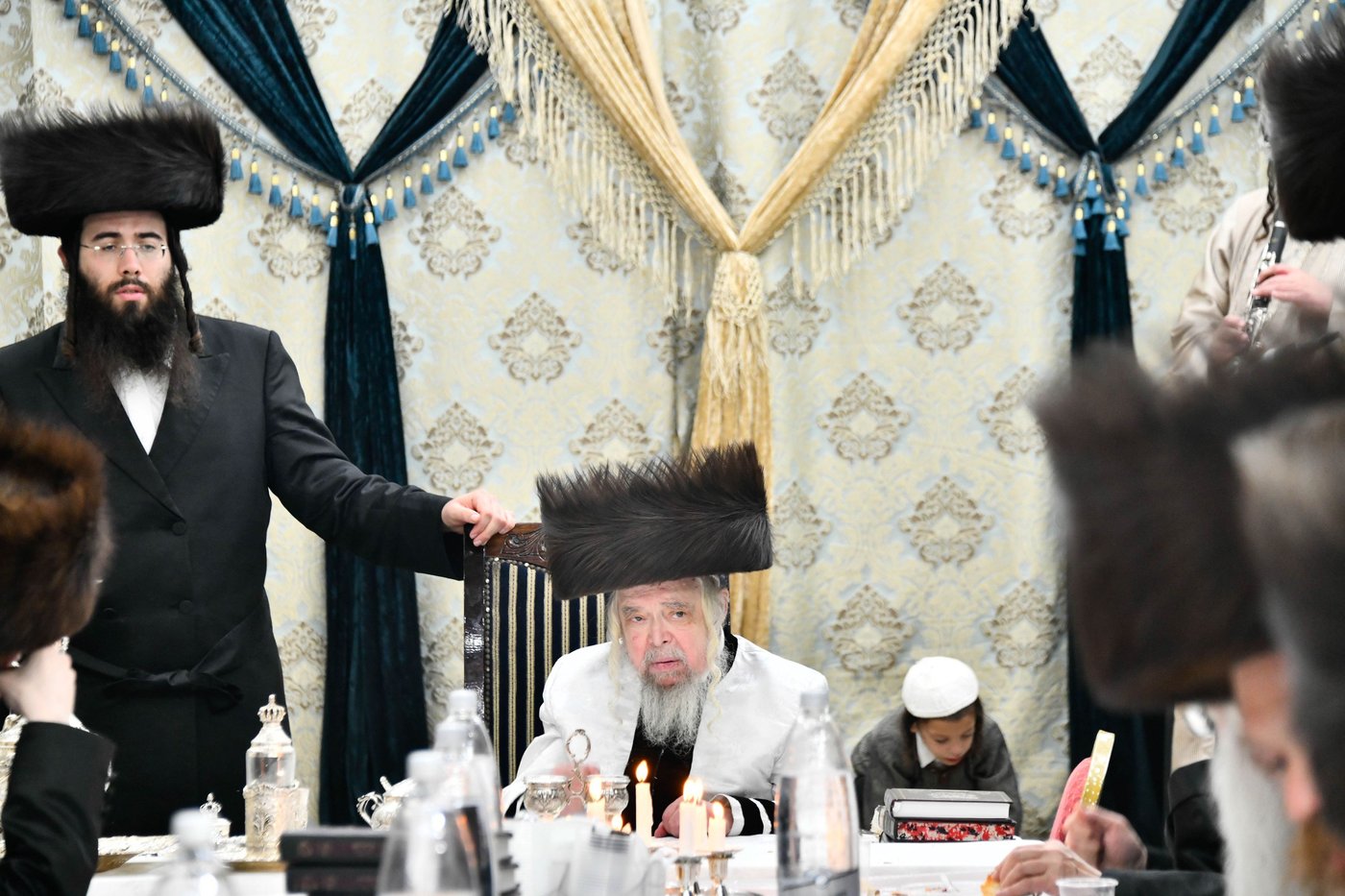 סוכות אצל האדמו"ר קרעטשניף סיגעט 