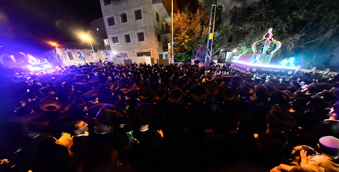הכנסת ספר תורה בחצה"ק דושינסקיא 