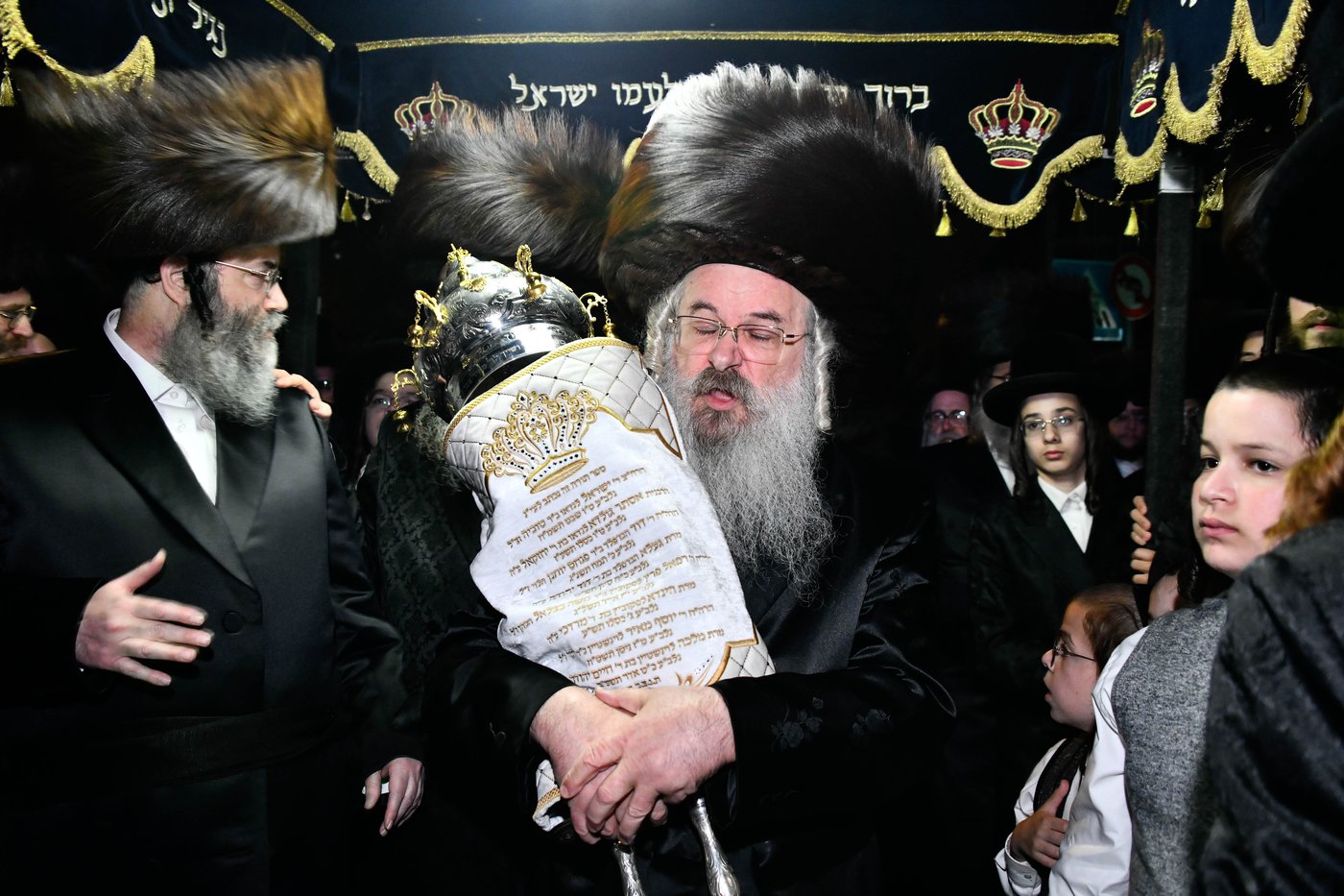 הכנסת ספר תורה בחצה"ק דושינסקיא 