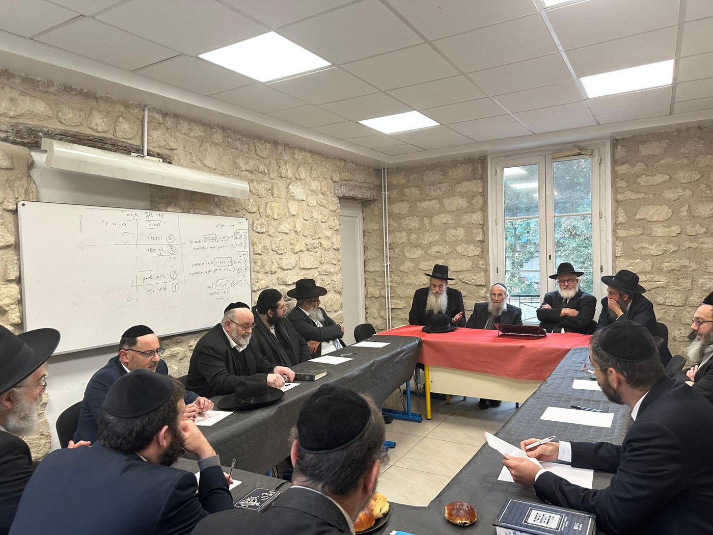 ראש הישיבה במסע חינוך בצרפת וכינוס מסיימי מסכתות