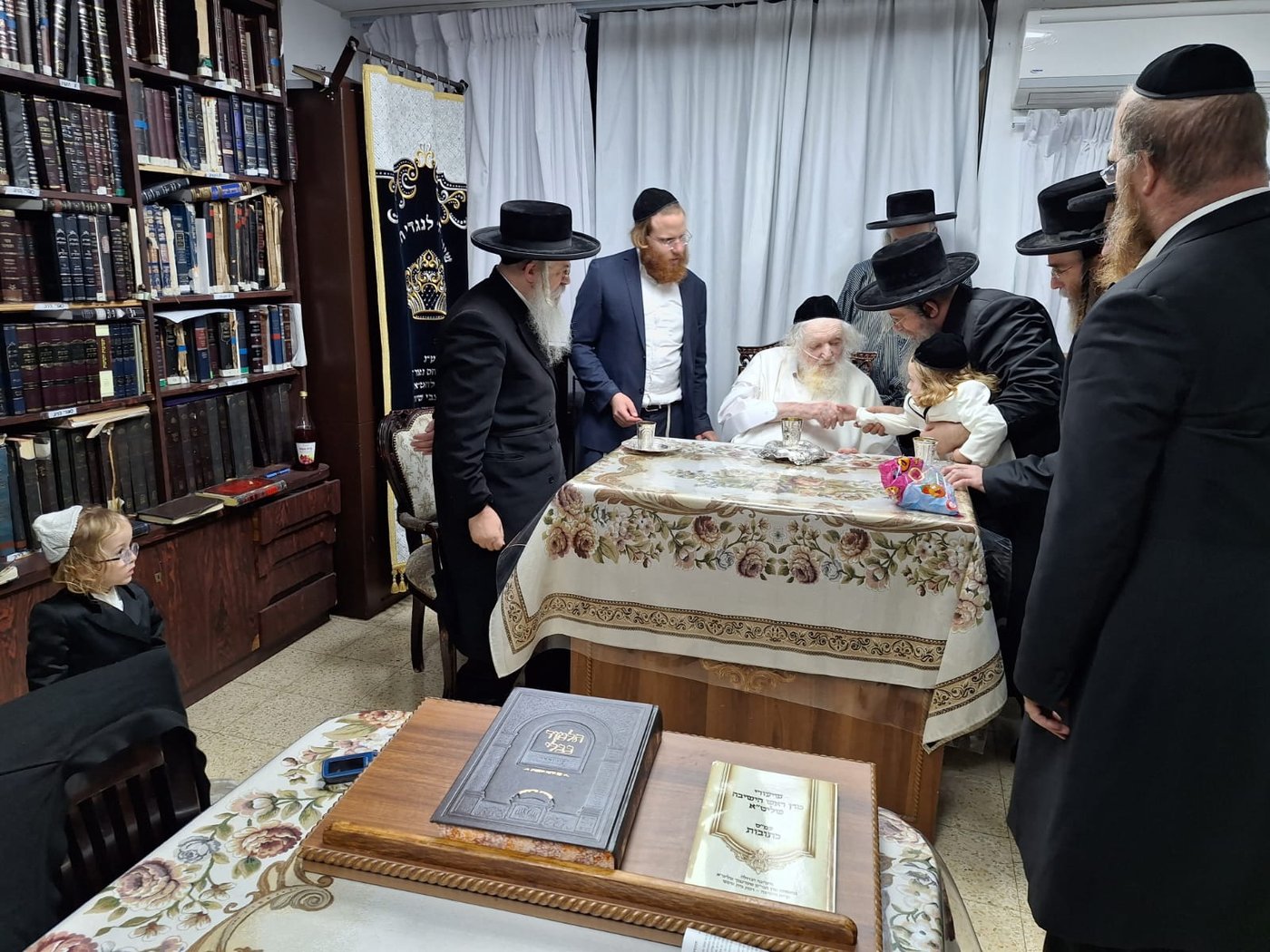 שמחת החלאקה לנכד האדמו"ר משבט הלוי, וגאב"ד דושינסקיא אצל הגר"מ שטרנבוך 