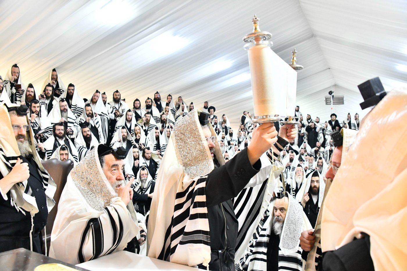 האדמו"ר מויז'ניץ במסע הקודש לאוקראיינה 