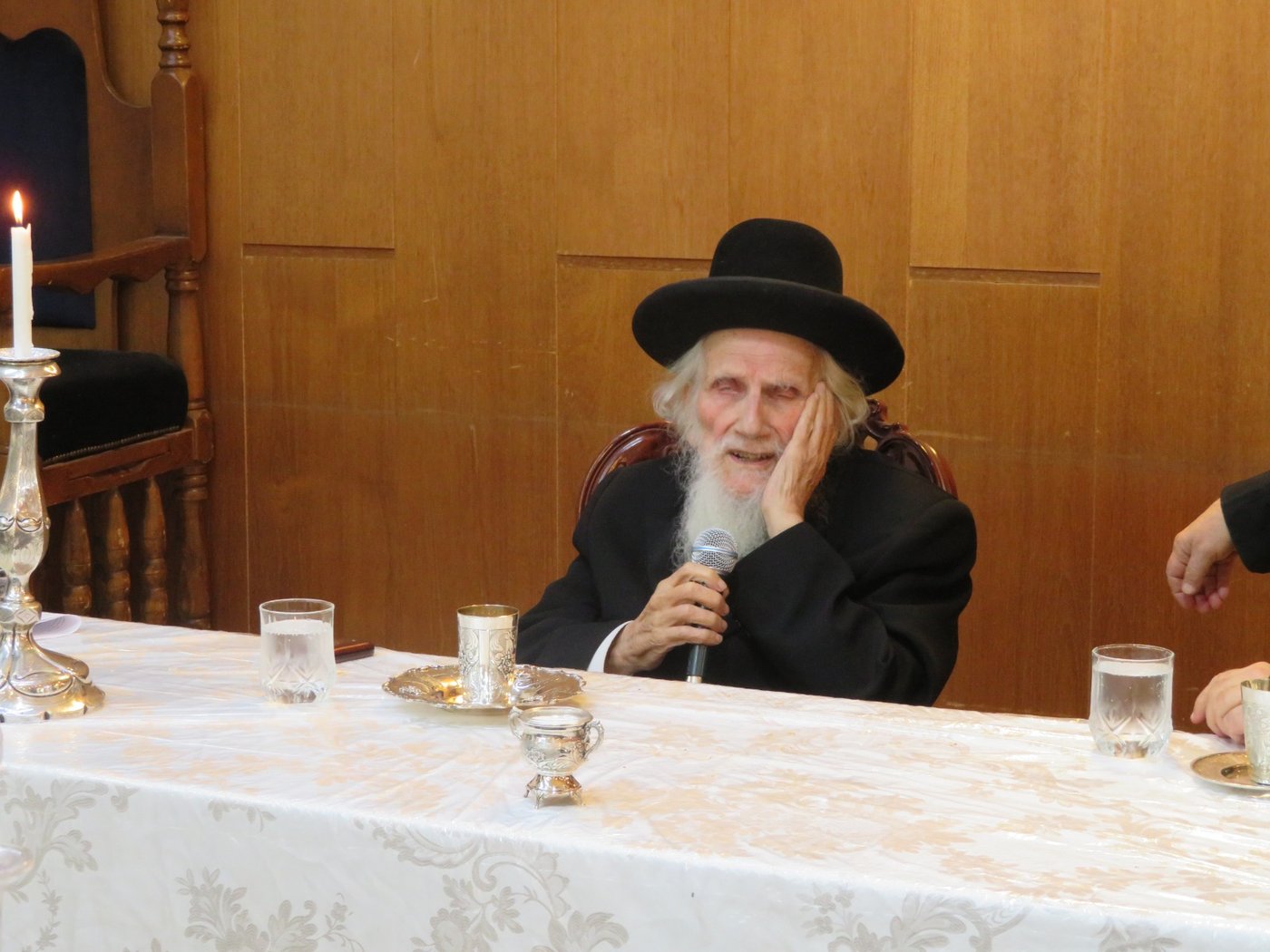 הגה"צ רבי מרדכי אויערבאך בטיש הילולא להרה"ק מרוז'ין 