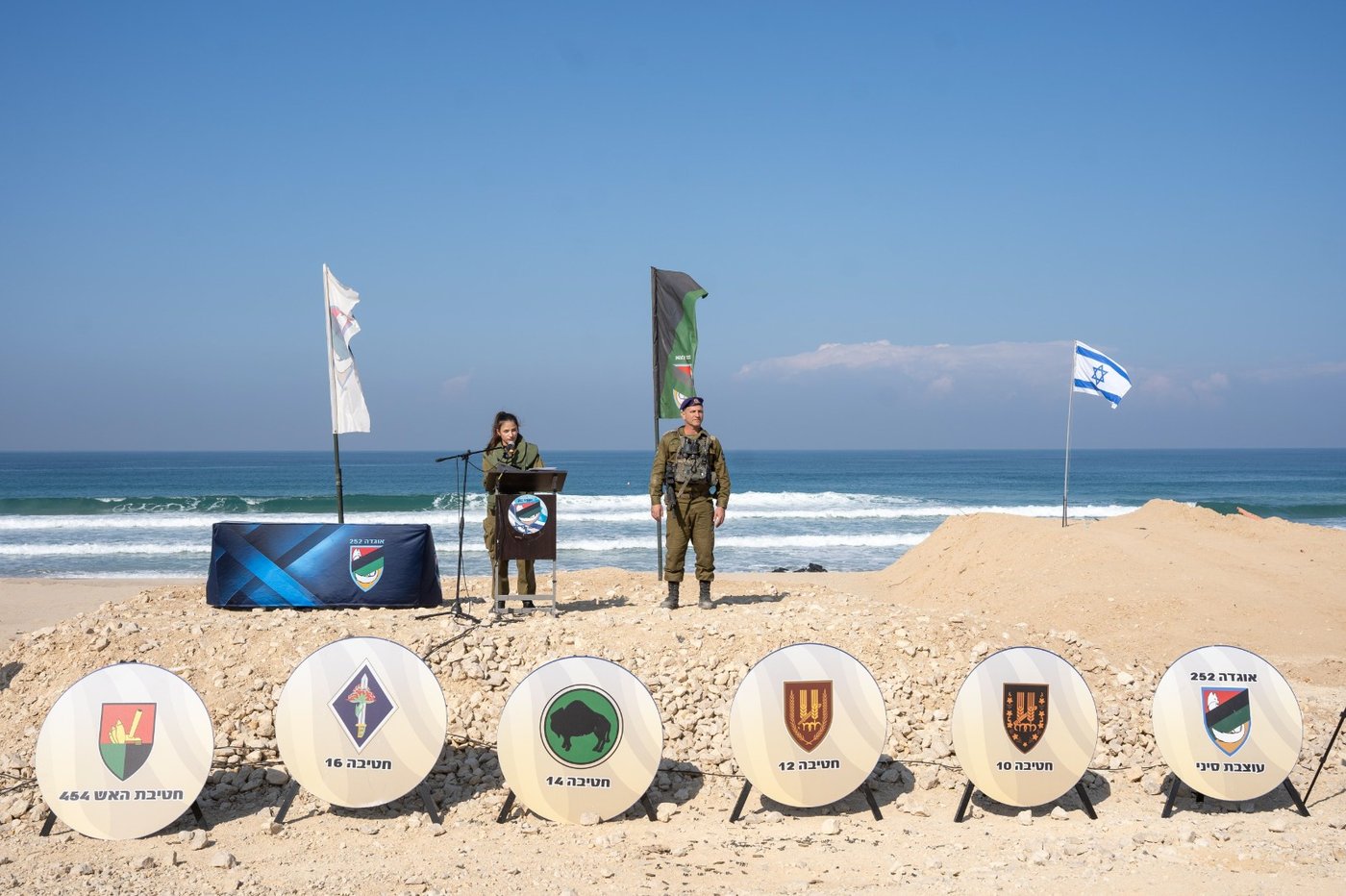 המפקדים עם הלוחמים