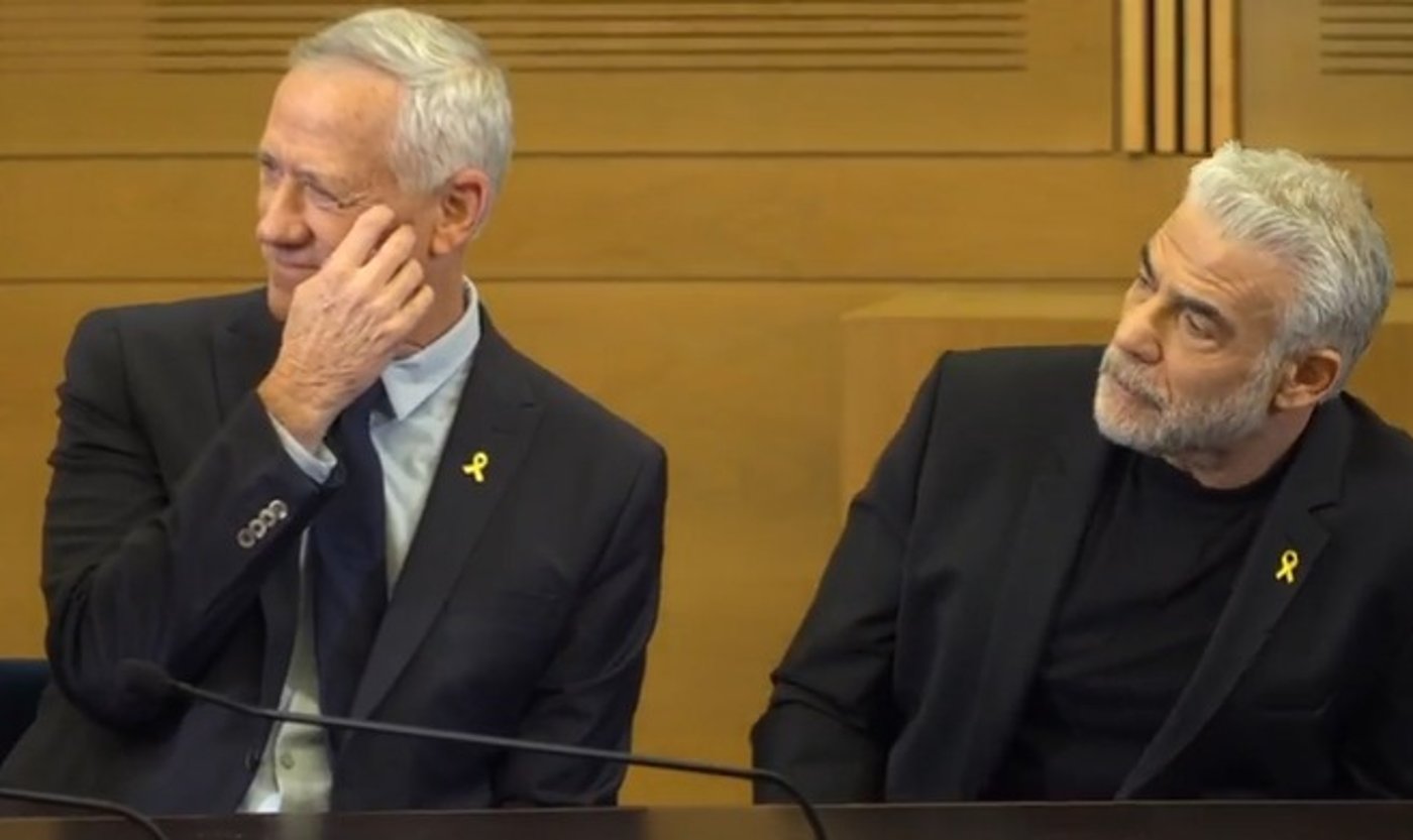לפיד וגנץ, נחלשים בסקרים לטובת יאיר גולן
