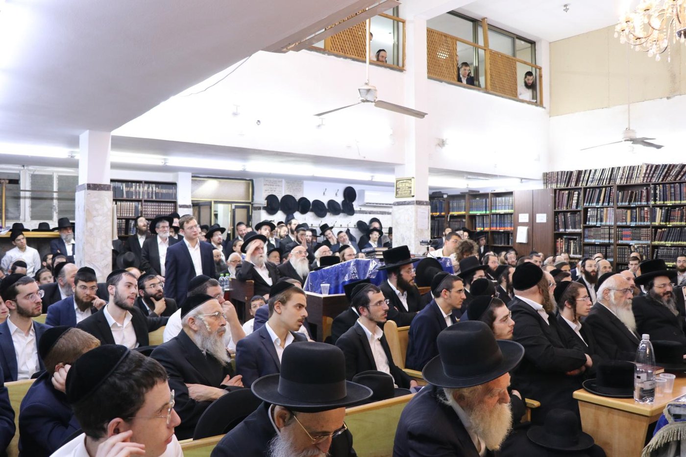 הגאון רבי אשר וייס בשיחה בביהמ"ד פרשבורג בבני ברק