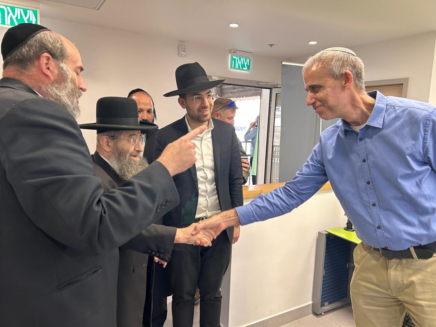 רבני העיר בני ברק בקביעת מזוזה ביחידה להתפתחות הילד בלאומית