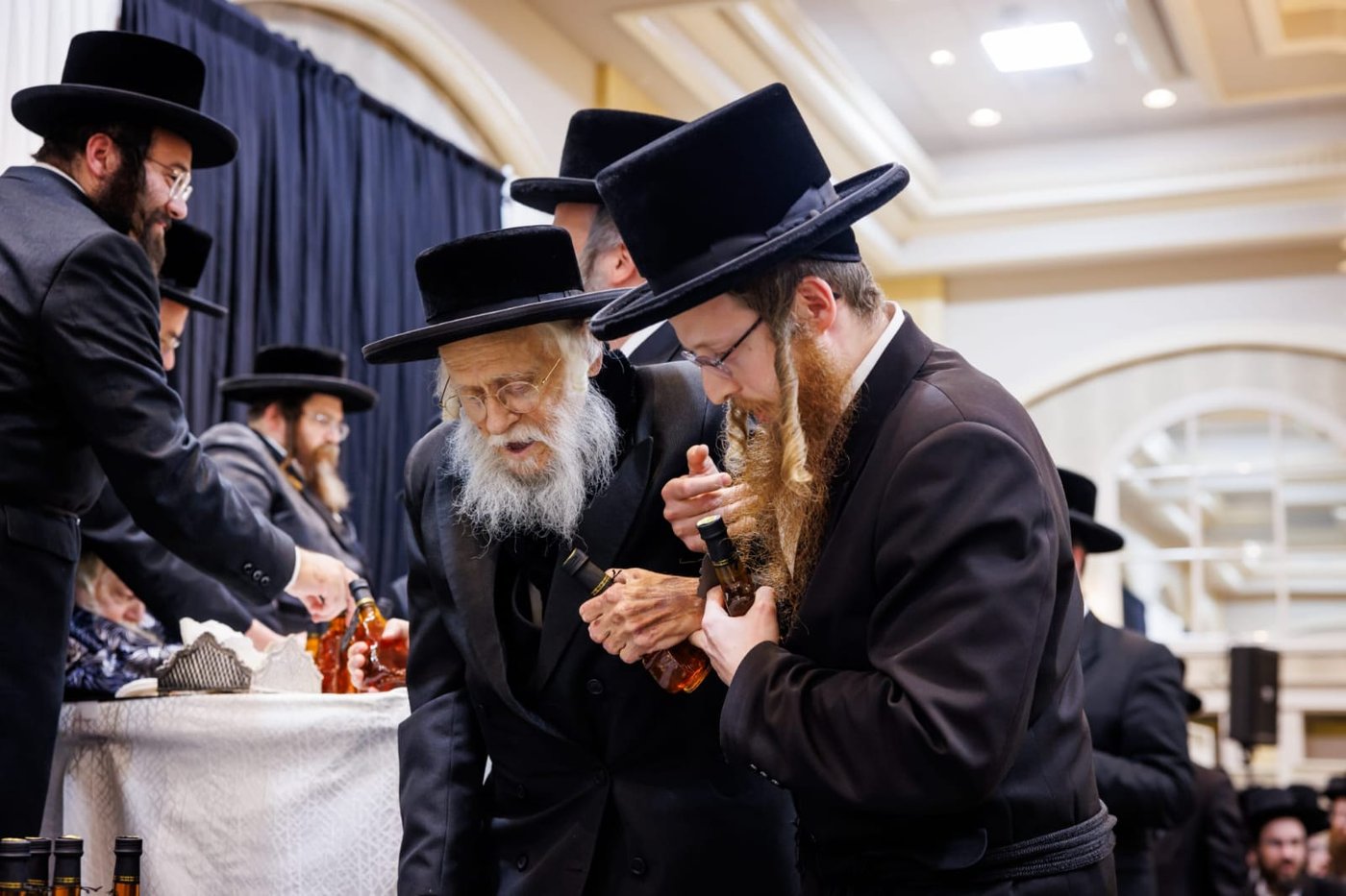 בביקור האחרון של רבו האדמו"ר מתולדות אברהם יצחק בארה"ב - אב תשפ"ד