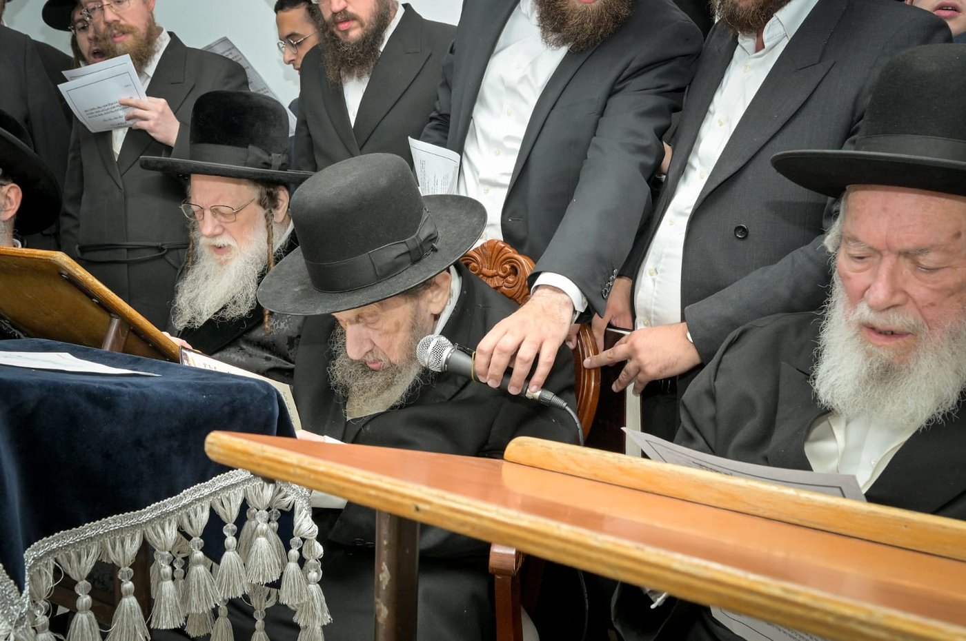 רבבות התכנסו בתפילה | תיעוד ממעמד התפילה במעונו של הגר"ד לנדו
