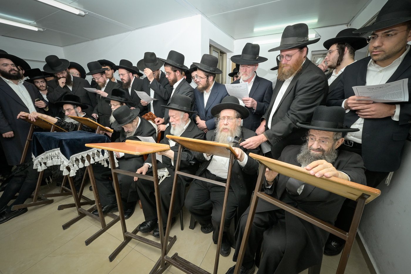 רבבות התכנסו בתפילה | תיעוד ממעמד התפילה במעונו של הגר"ד לנדו