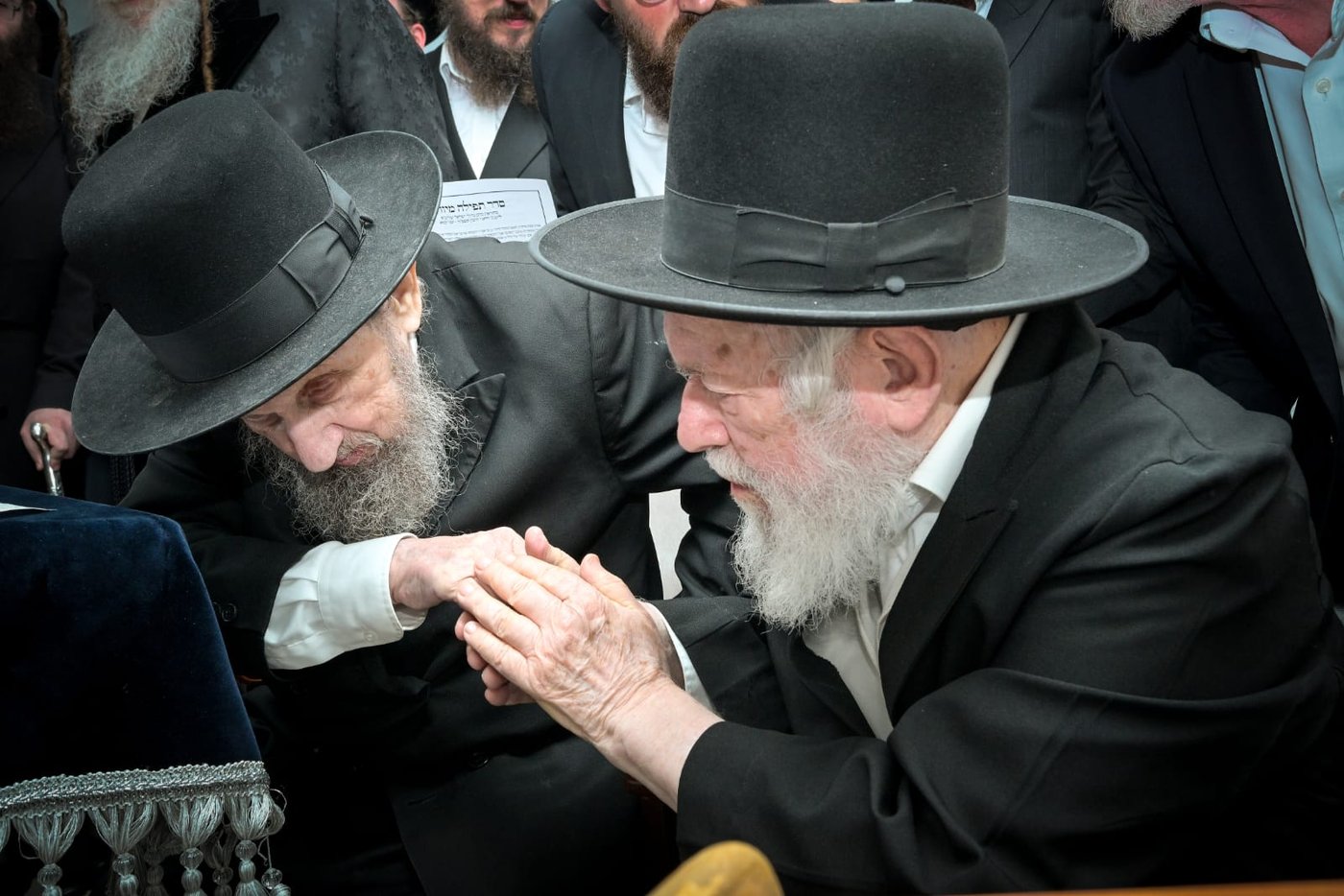 רבבות התכנסו בתפילה | תיעוד ממעמד התפילה במעונו של הגר"ד לנדו