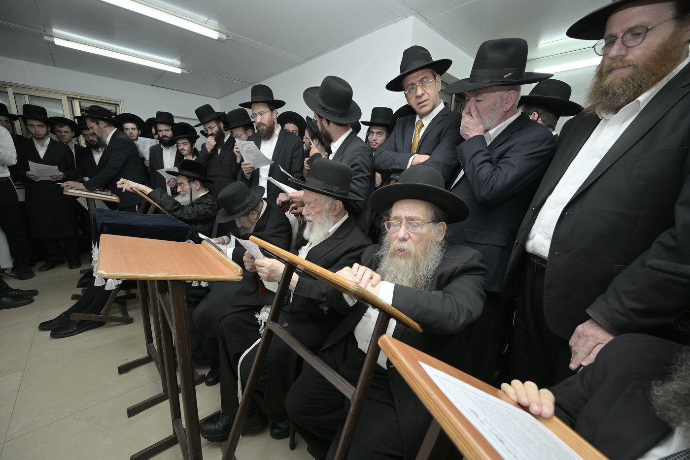 רבבות התכנסו בתפילה | תיעוד ממעמד התפילה במעונו של הגר"ד לנדו
