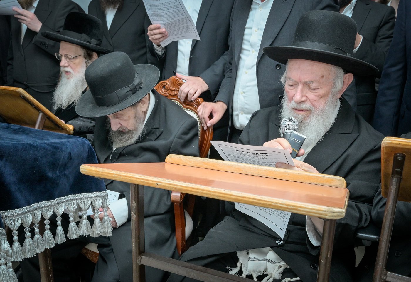 רבבות התכנסו בתפילה | תיעוד ממעמד התפילה במעונו של הגר"ד לנדו