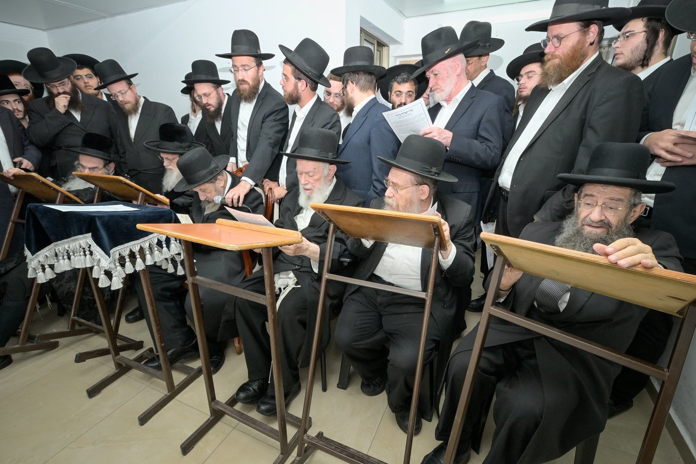 רבבות התכנסו בתפילה | תיעוד ממעמד התפילה במעונו של הגר"ד לנדו