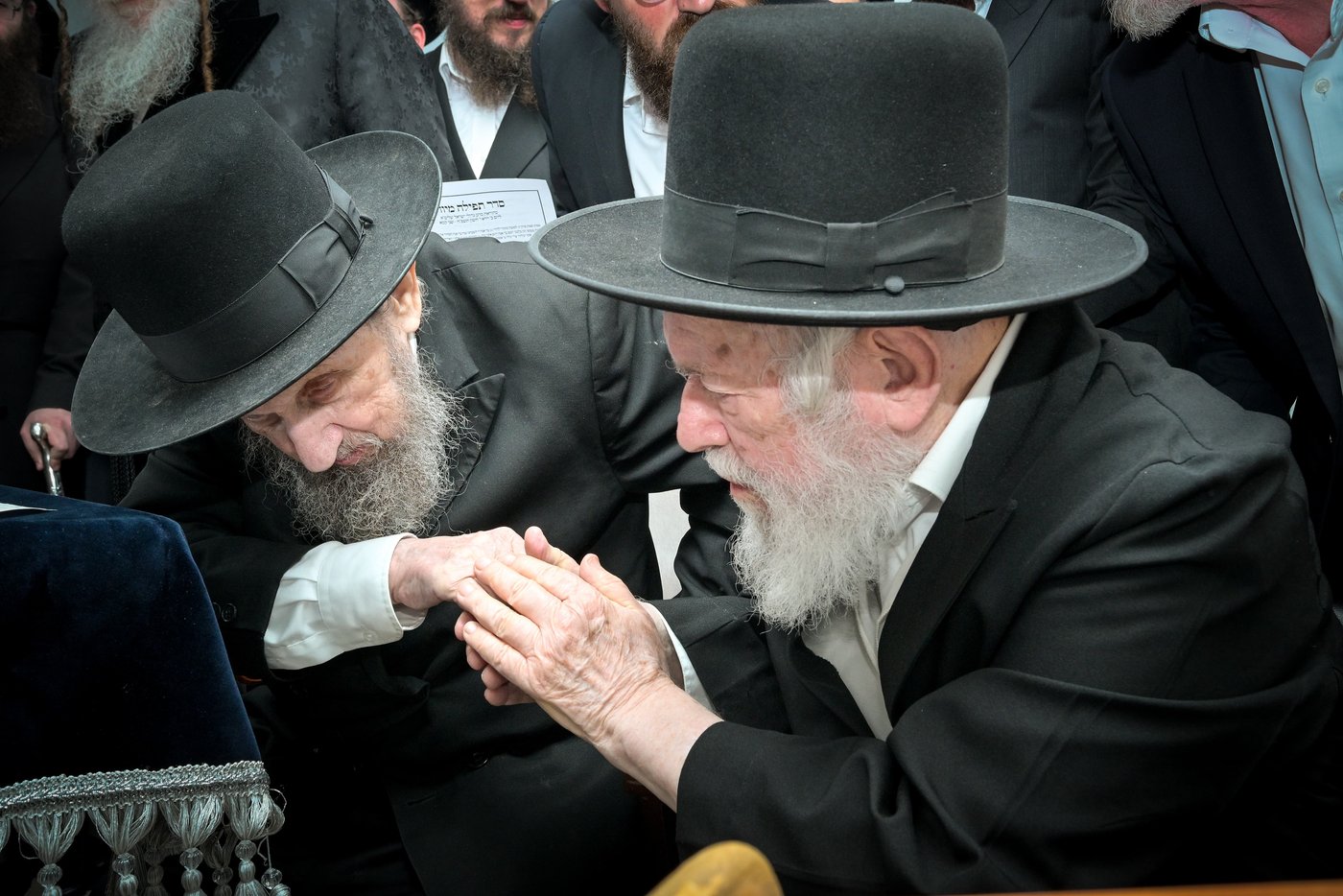 רבבות התכנסו בתפילה | תיעוד ממעמד התפילה במעונו של הגר"ד לנדו