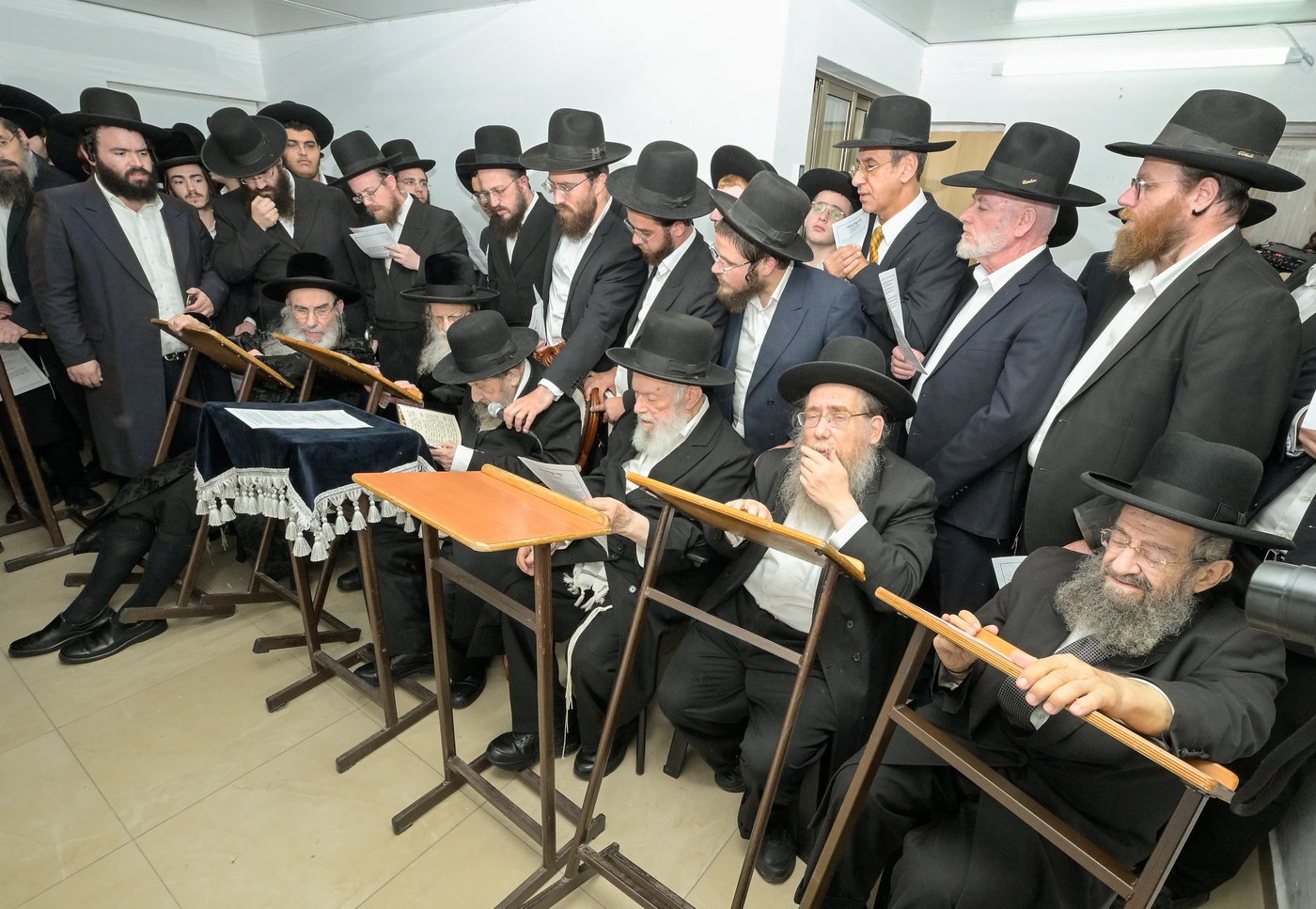 רבבות התכנסו בתפילה | תיעוד ממעמד התפילה במעונו של הגר"ד לנדו
