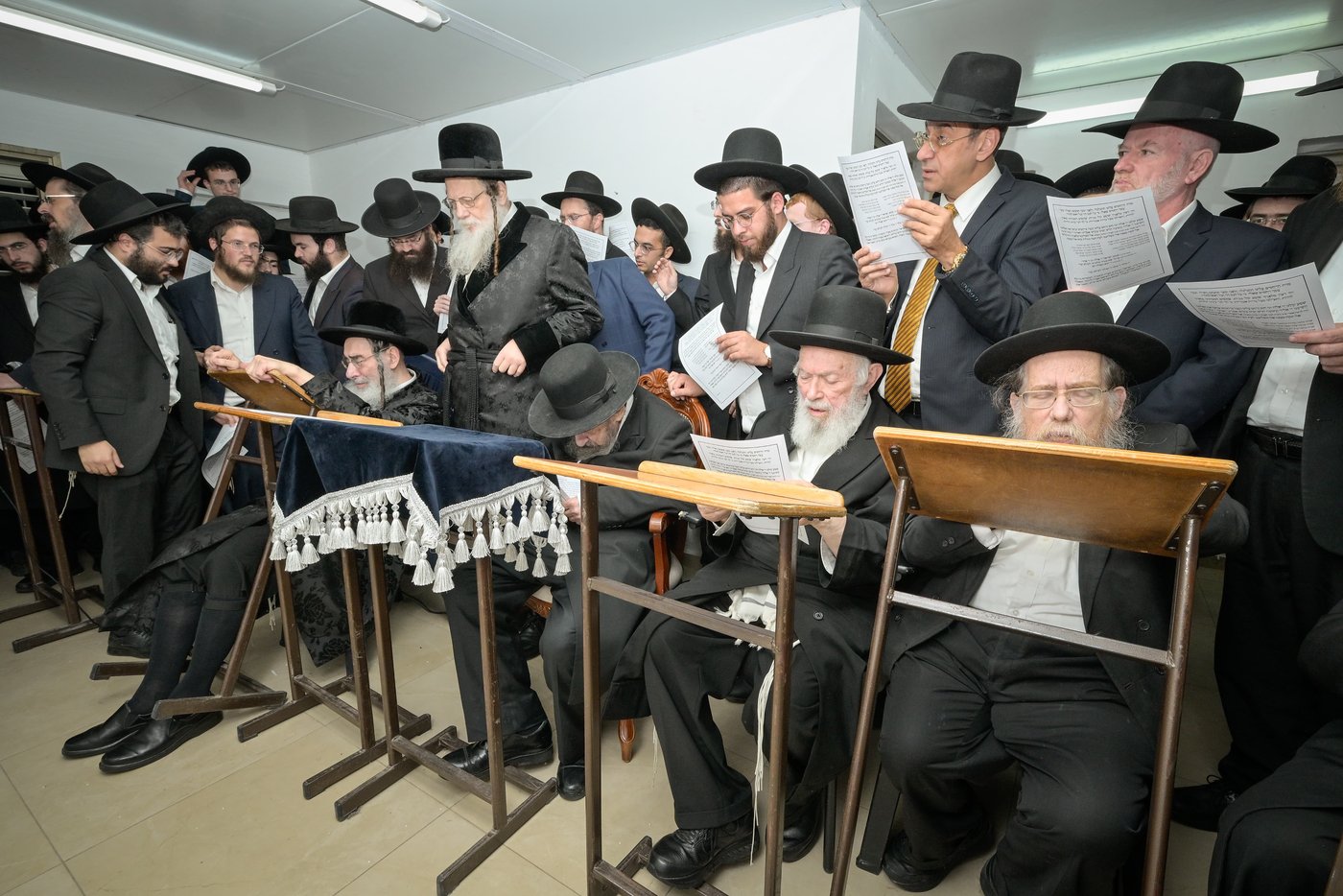 רבבות התכנסו בתפילה | תיעוד ממעמד התפילה במעונו של הגר"ד לנדו