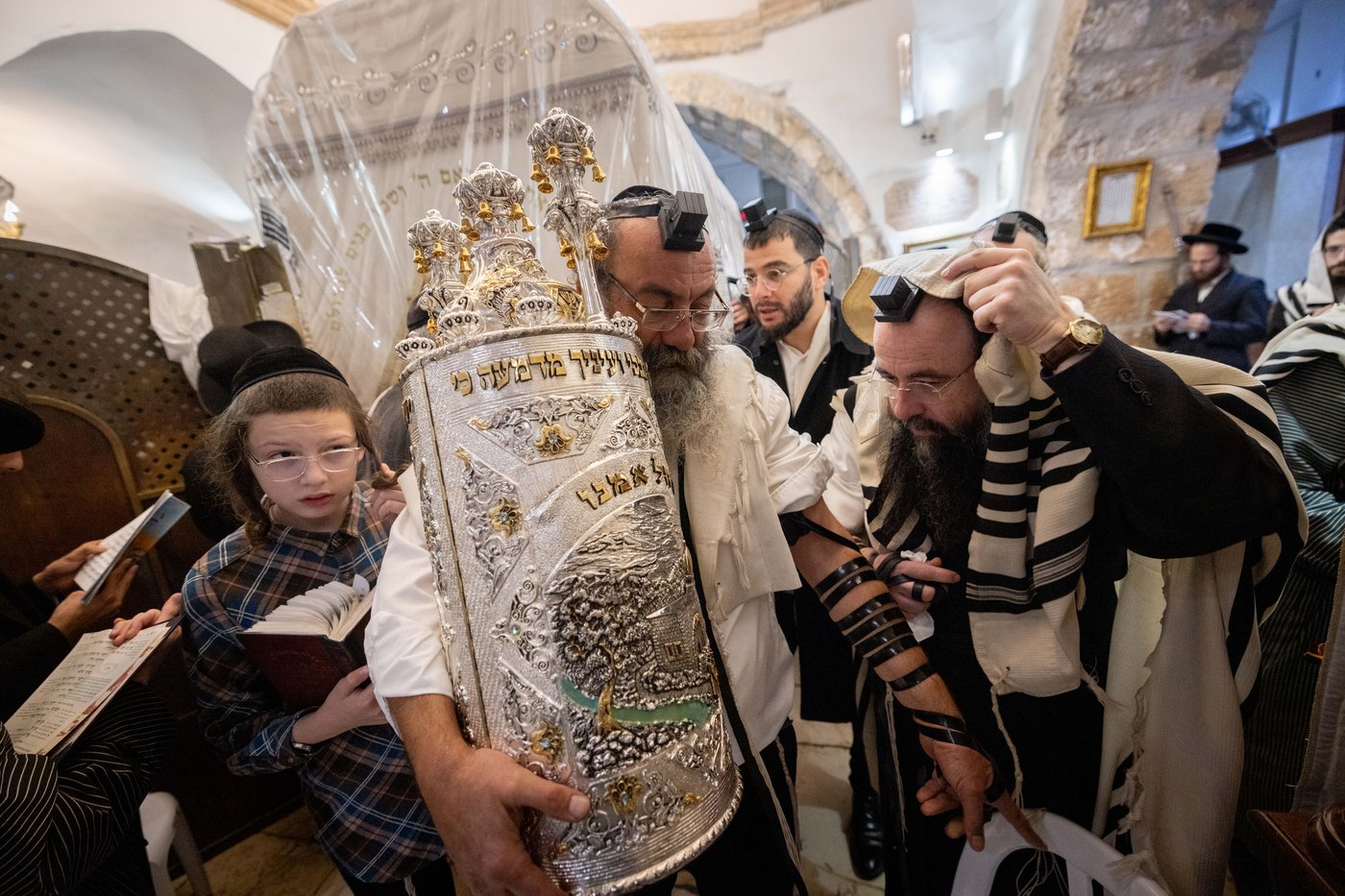 מתפללים בקבר רחל