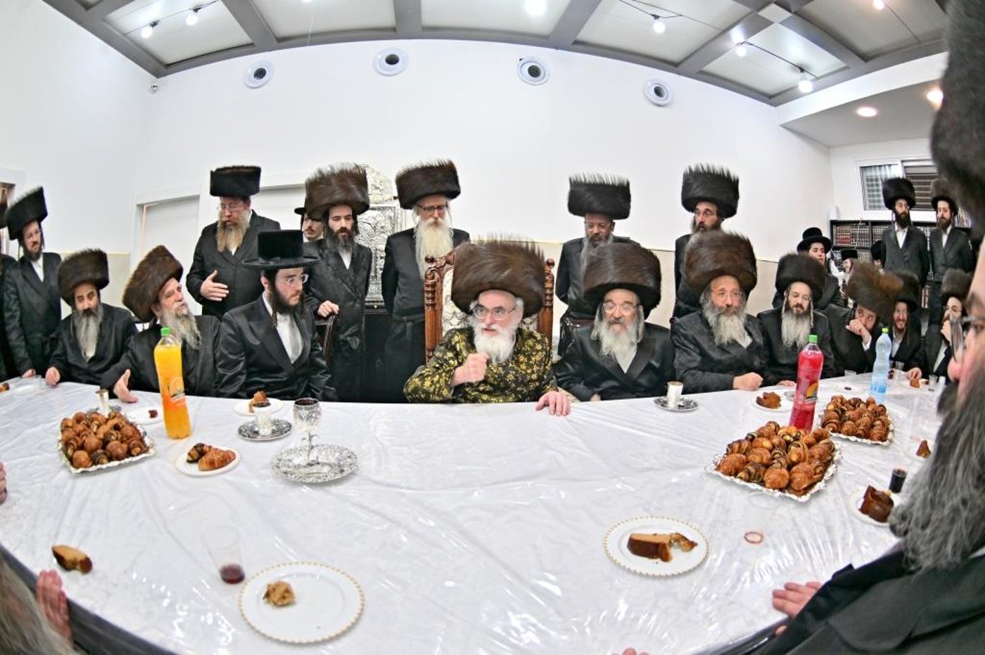 האדמו"ר מויז'ניץ באירוסי נכד הגה"צ רבי אליעזר ארנסטר 
