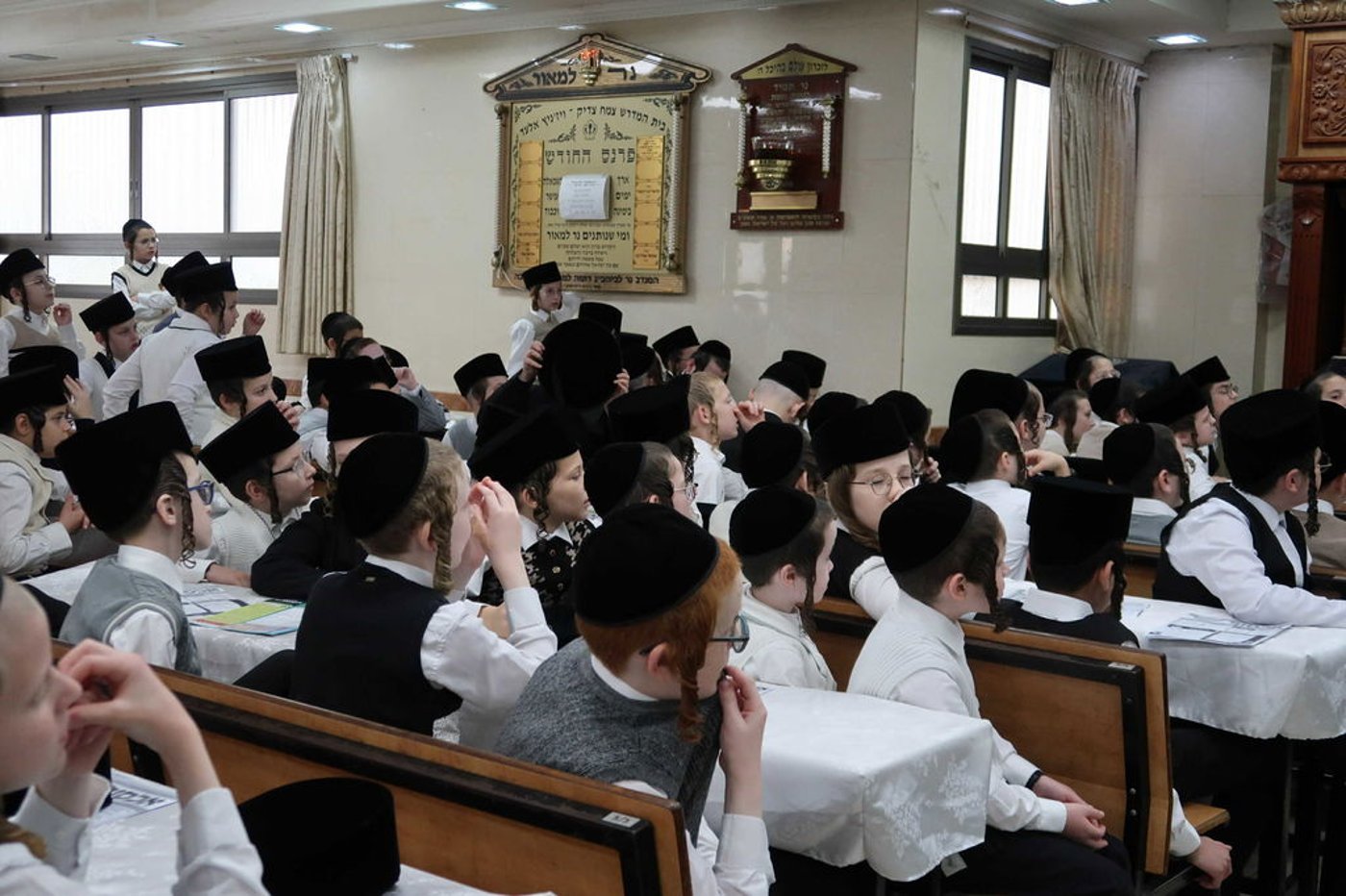 ילדי ויז'ניץ אלעד התכנסו לתפילה לרפואת רבם