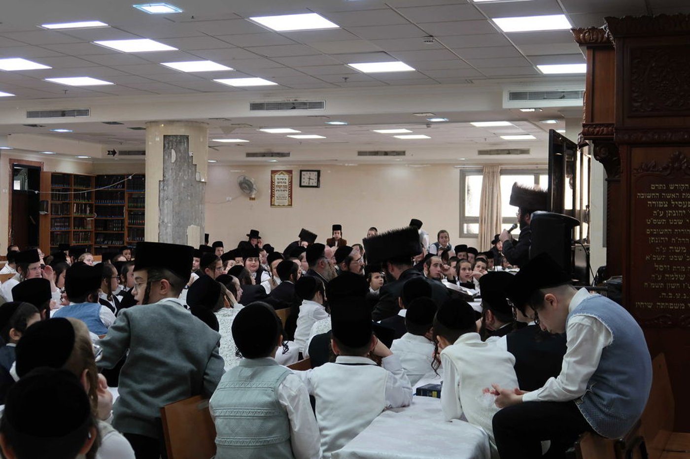 ילדי ויז'ניץ אלעד התכנסו לתפילה לרפואת רבם
