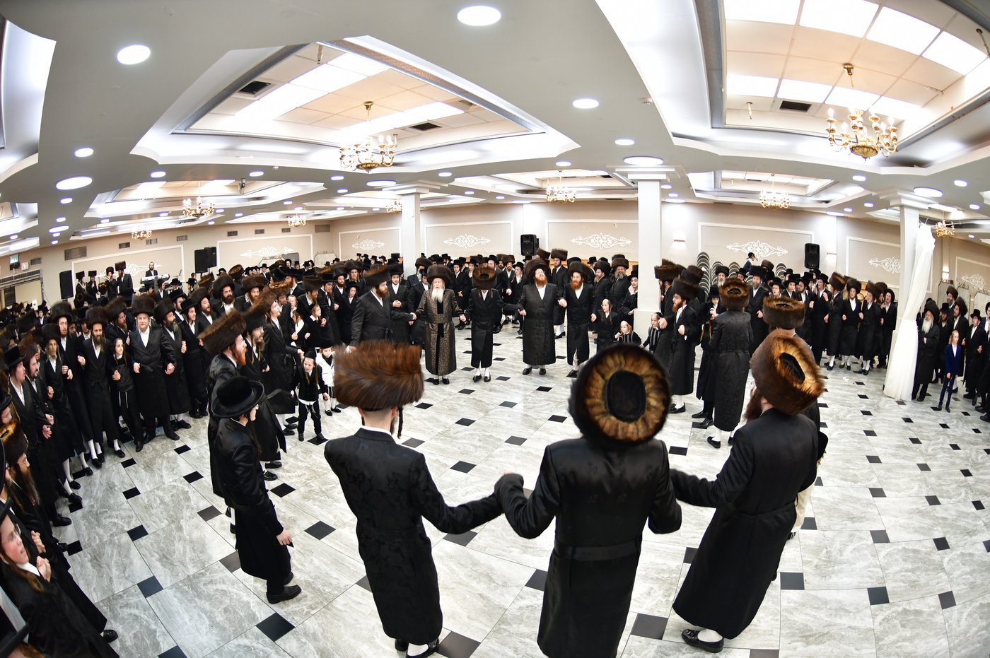 שמחת נישואי בת האדמו"ר משומרי אמונים אשדוד, עב"ג נכד האדמו"ר מלויעב טשערנוביל