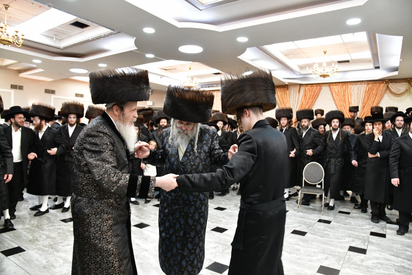 שמחת נישואי בת האדמו"ר משומרי אמונים אשדוד, עב"ג נכד האדמו"ר מלויעב טשערנוביל