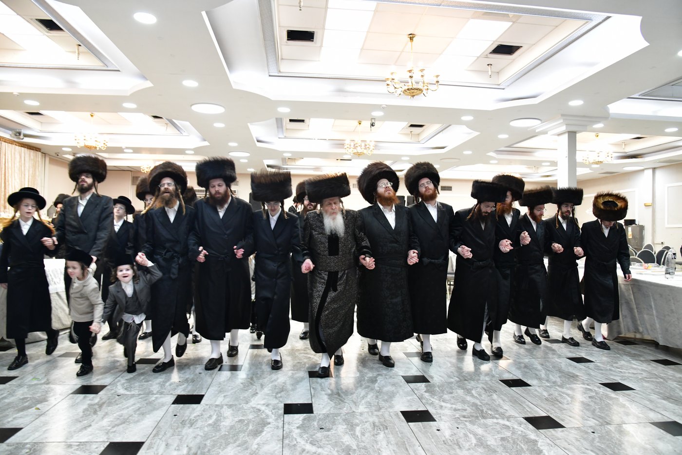 שמחת נישואי בת האדמו"ר משומרי אמונים אשדוד, עב"ג נכד האדמו"ר מלויעב טשערנוביל