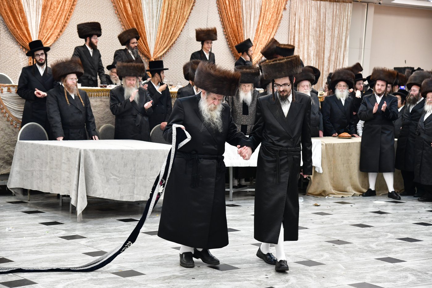 שמחת נישואי בת האדמו"ר משומרי אמונים אשדוד, עב"ג נכד האדמו"ר מלויעב טשערנוביל