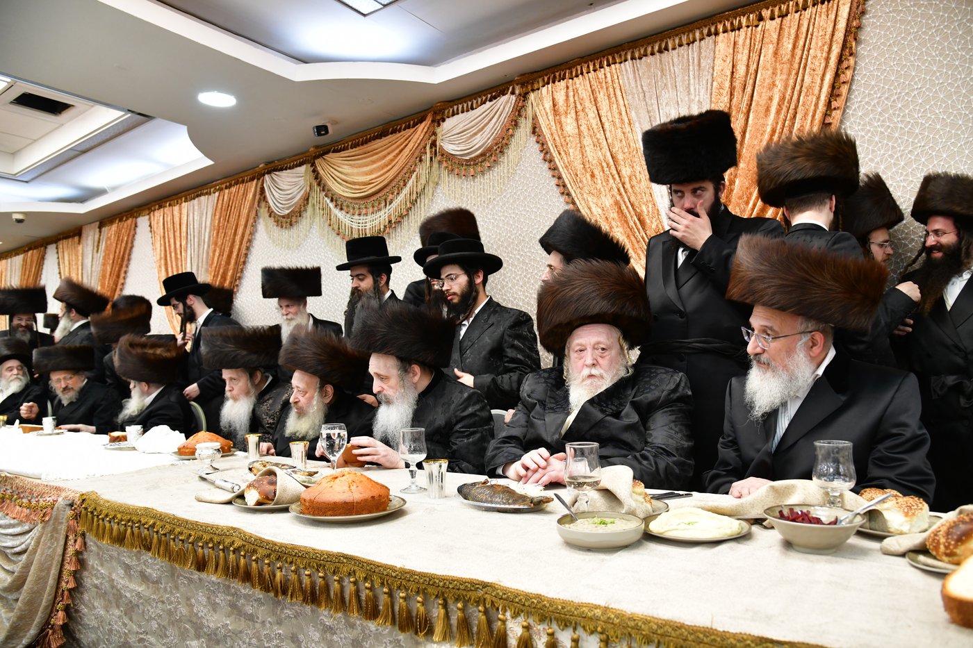 שמחת נישואי בת האדמו"ר משומרי אמונים אשדוד, עב"ג נכד האדמו"ר מלויעב טשערנוביל
