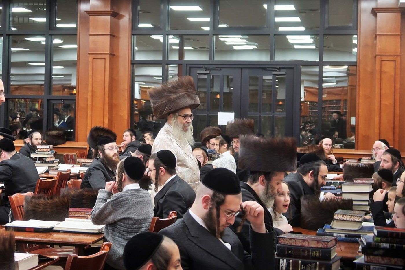 האדמו"ר מסאטמר בביקור ב'אבות ובנים' לילדי החסידות