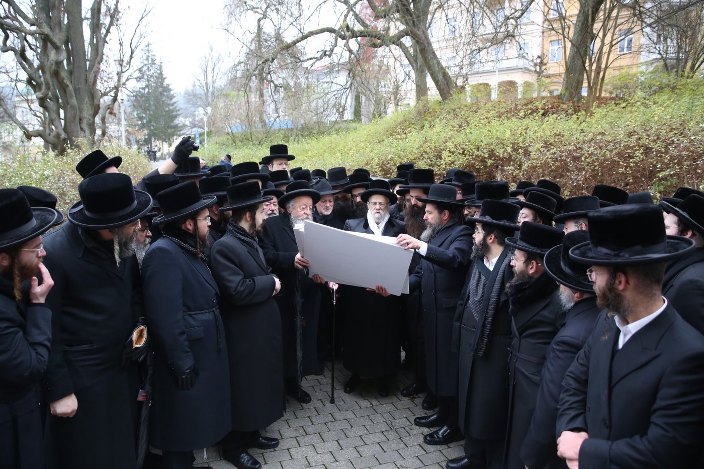 האדמו"ר מסערט ויז'ניץ במארינבארד 