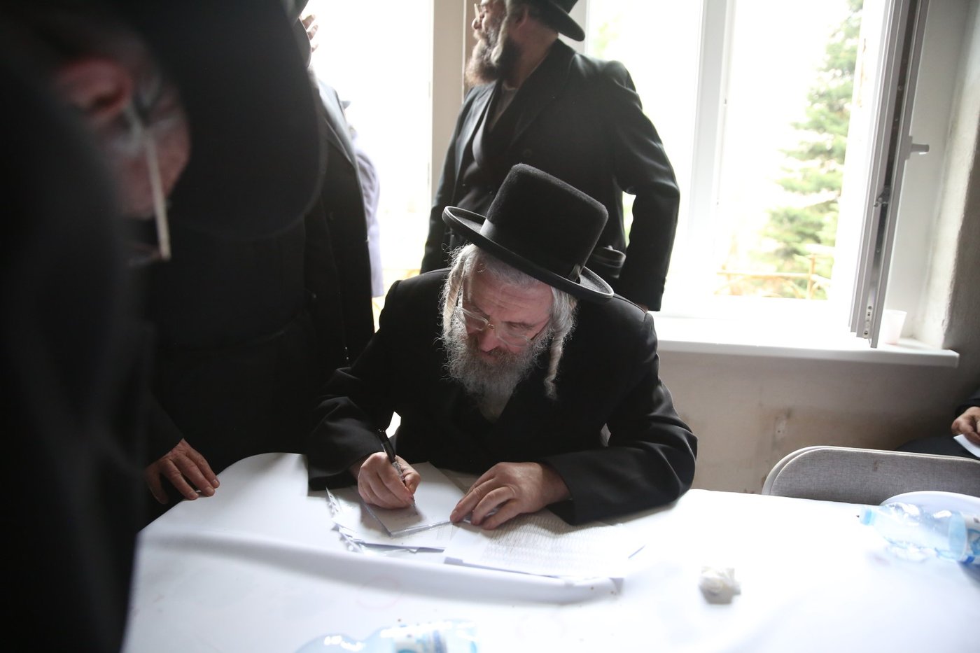 האדמו"ר מסערט ויז'ניץ במארינבארד 