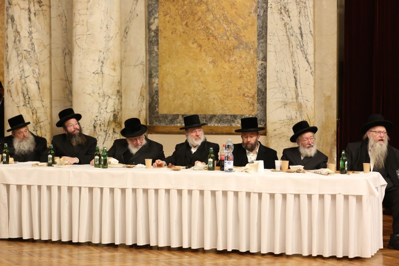 האדמו"ר מסערט ויז'ניץ במארינבארד 