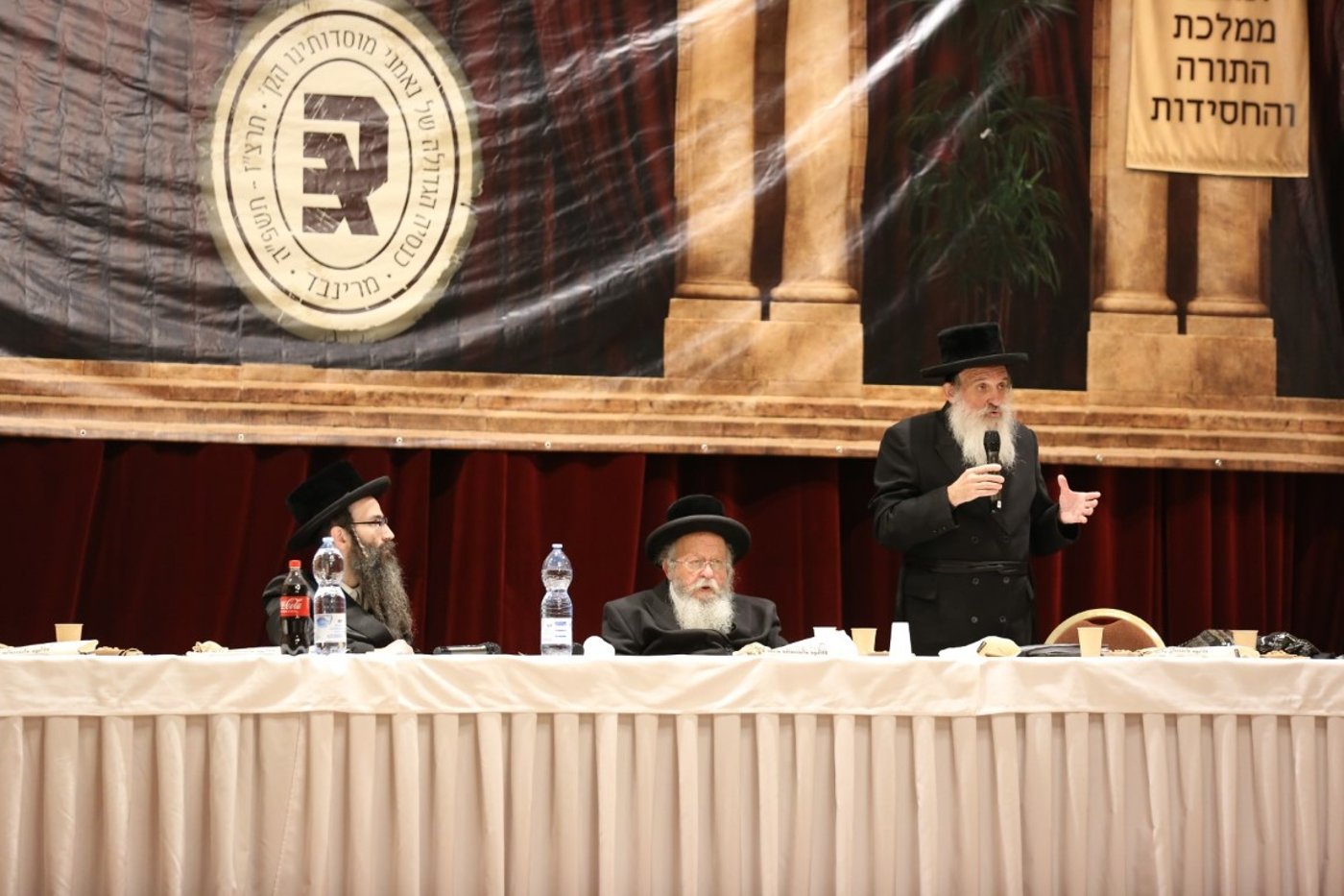 האדמו"ר מסערט ויז'ניץ במארינבארד 