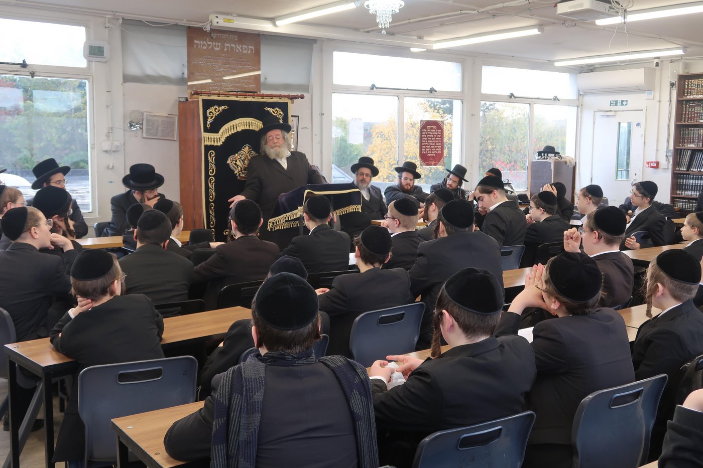 הגה"ח ר' יצחק דוד אלתר בביקור חיזוק בלונדון