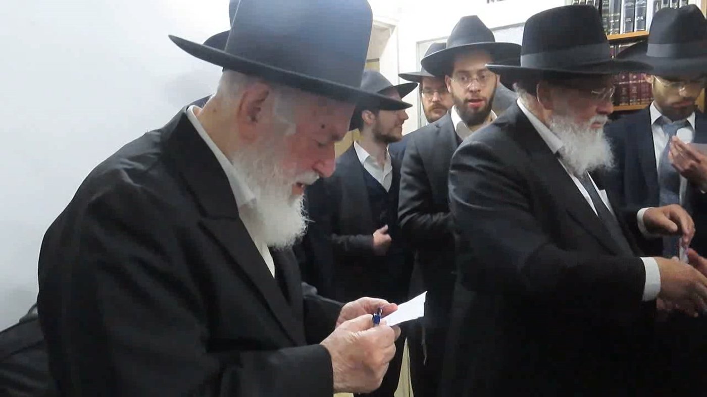 הגר"י זילברשטיין בסנדקאות