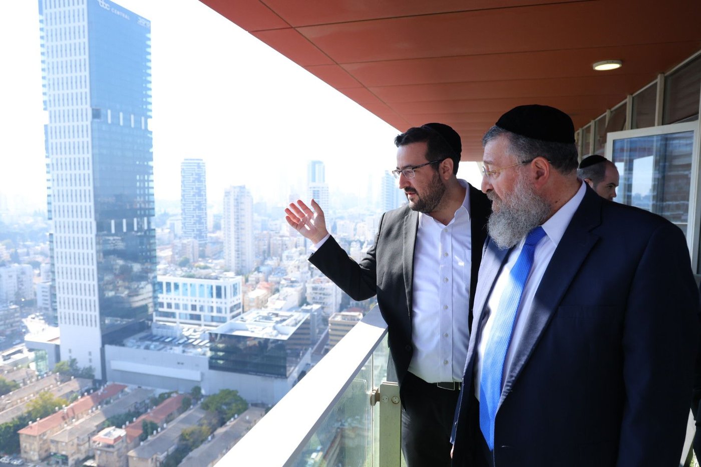 סיור מקצועי בקמפוס קמא טק בבני ברק, עם שר העבודה יואב בן צור